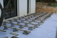Vorschaubild des Artikels : Verlegung auf Betonsockeln