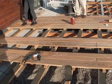 Montage der vorgefertigten Platten