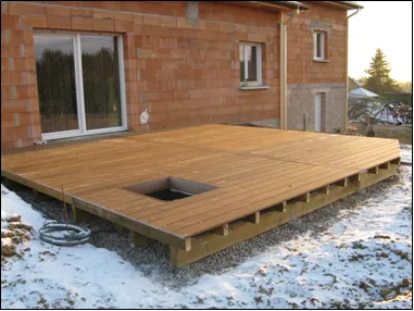 Ein rechteckiger Pflanzkübel