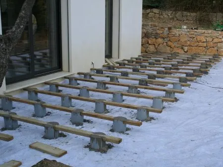 Verlegung auf Betonsockeln