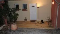 Vorschaubild des Artikels : Holzterrasse auf Fliesenplatte