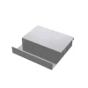 Seitenansicht eines Musters einer Aluminiumlamelle für eine bioklimatische Pergola in der Farbe Kieselgrau RAL 9006, Textur L634A