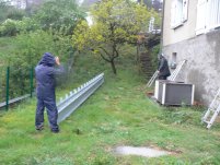 Der Mauerbalken liegt auf dem Boden und ist einsatzbereit. 